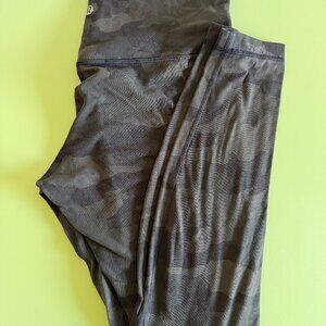 Lululemon Women Leggings Align Pant 28” Nulu Black Dark Green Camo Size 10